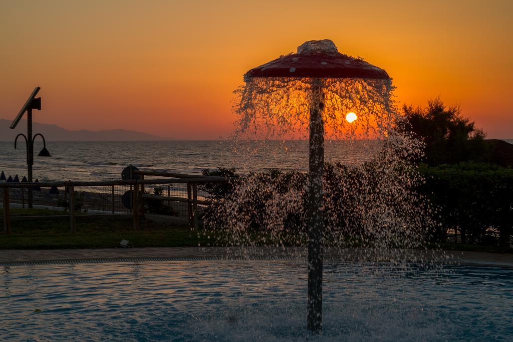 Zorbas Village And Aquapark Hersonissos  Exteriör bild